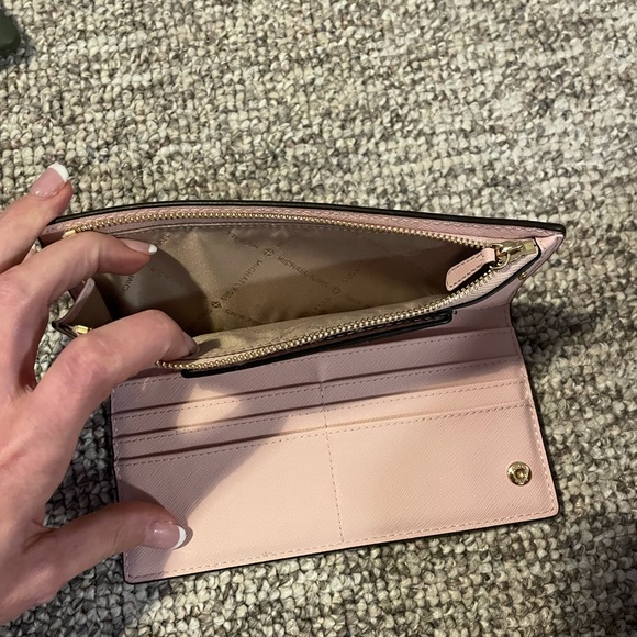 Michael Kors wallet - Picture 3 of 3